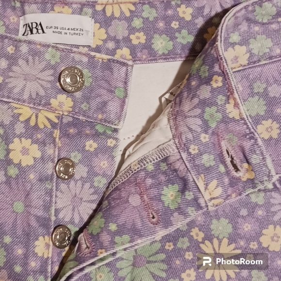ZARA Retro Daisy High Waist Denim Shorts - Picture 4 of 7